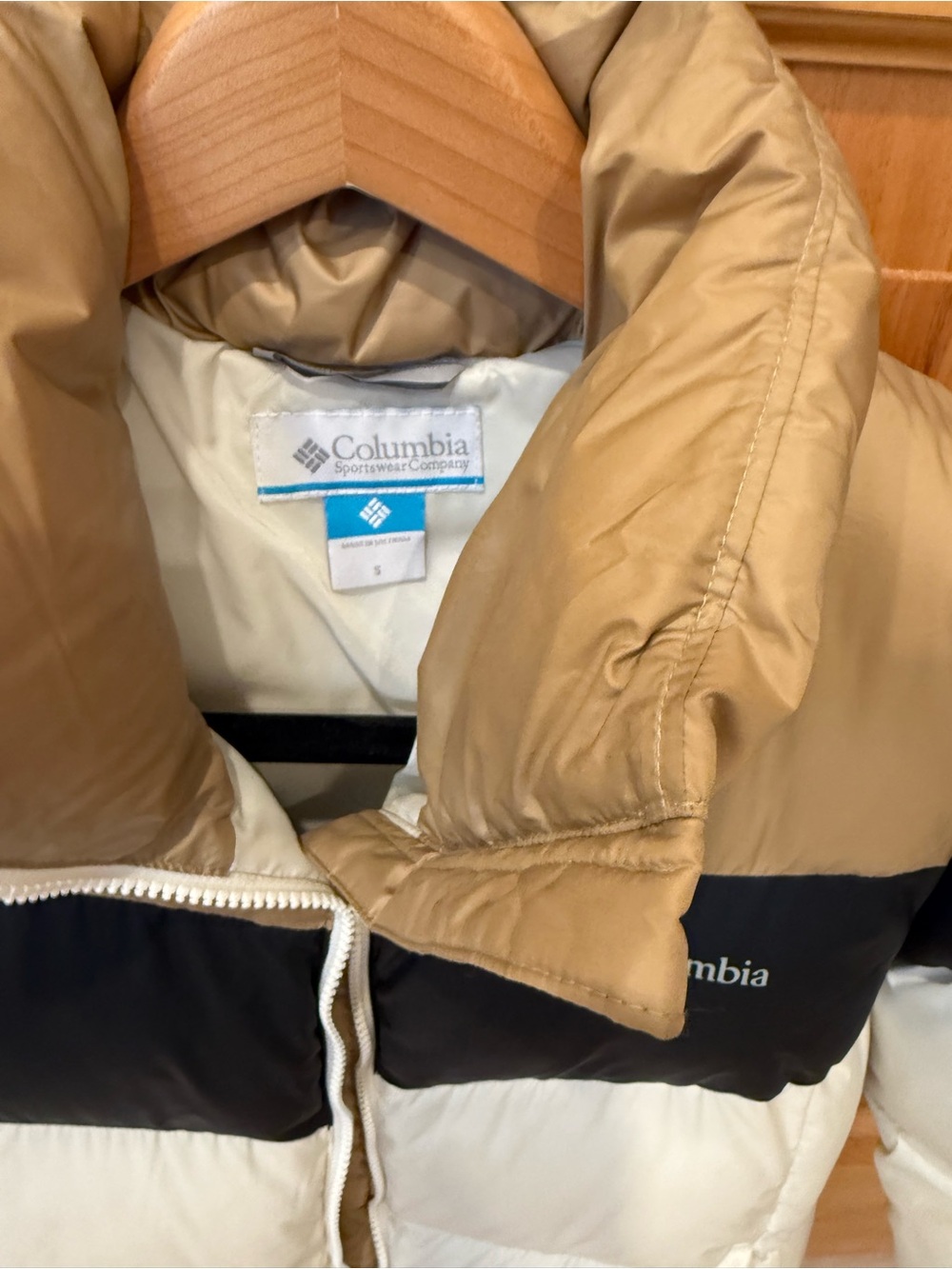Columbia Women’s Colorblock Puffer Jacket - White, Black & Tan - Picture 2 of 3